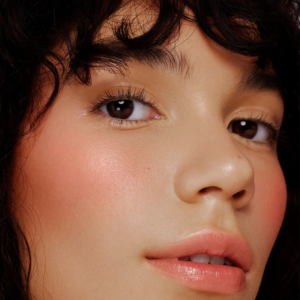 PARFAIT - PINKY CORAL - liquid blush in pinky coral shade on model