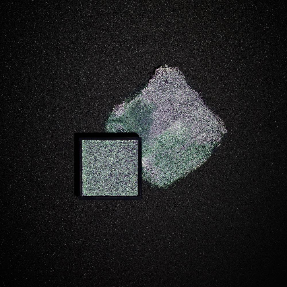 SUPERNOVA - DUOCHROME EMERALD - Emerald-purple duochrome shimmer shadow on light and dark matter