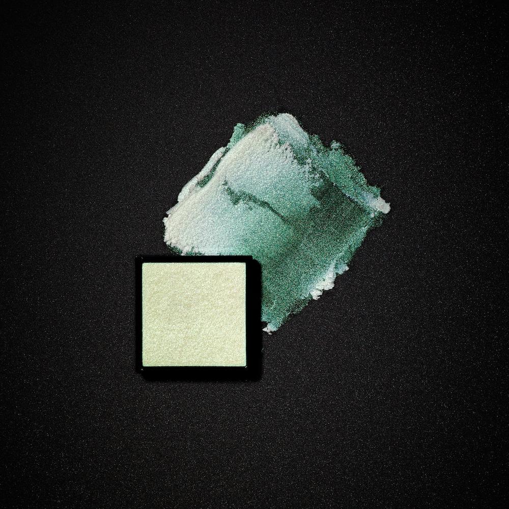 AURORA - GREEN - Green shimmer shadow on light and dark matter