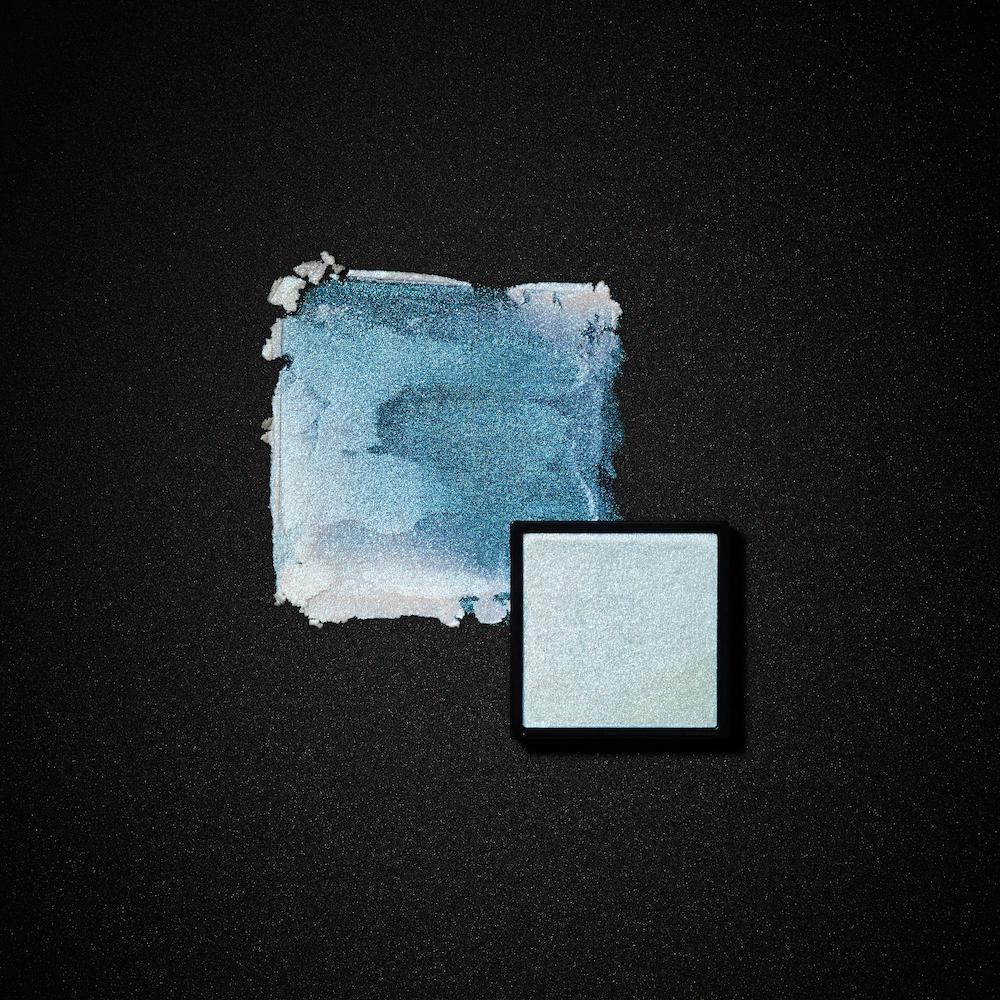 NEBULA - BLUE - Blue shimmer shadow on light and dark matter