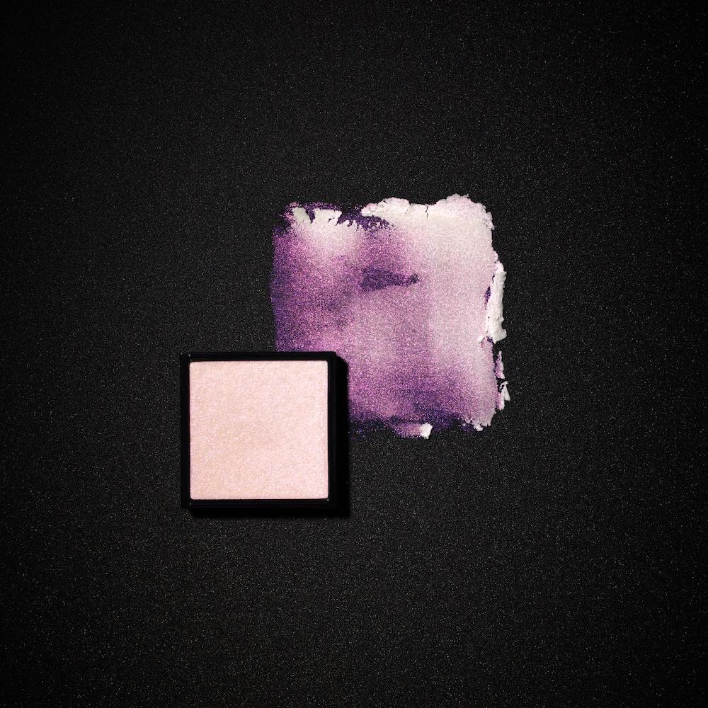 COSMOS - PINK - Pink shimmer shadow on light and dark matter