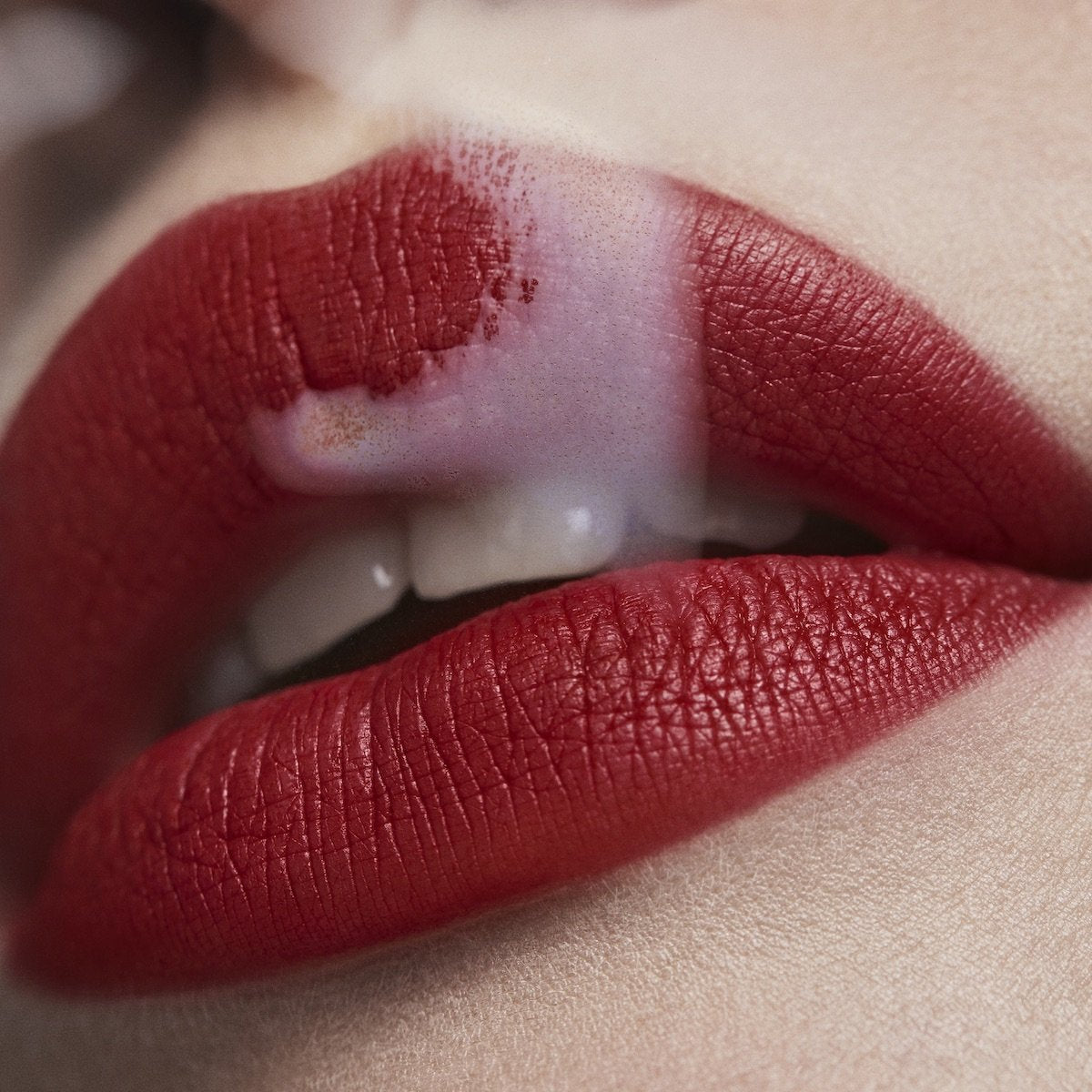 GALOCHER - BLUE RED - dual-ended matte lipstick and powder in blue red shade