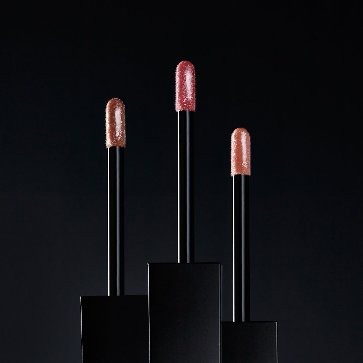 SOIGNE - WARM PINK WITH GOLD SHIMMER - non-sticky, high-shine formula in various pink and bronze shades