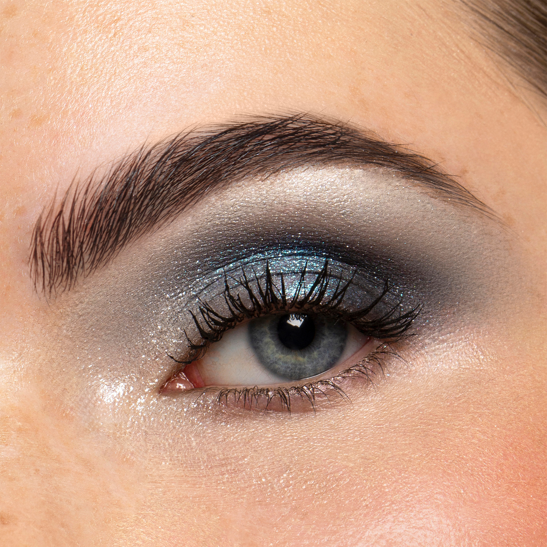 Supernova Palette - Blue and silver eye quad on model